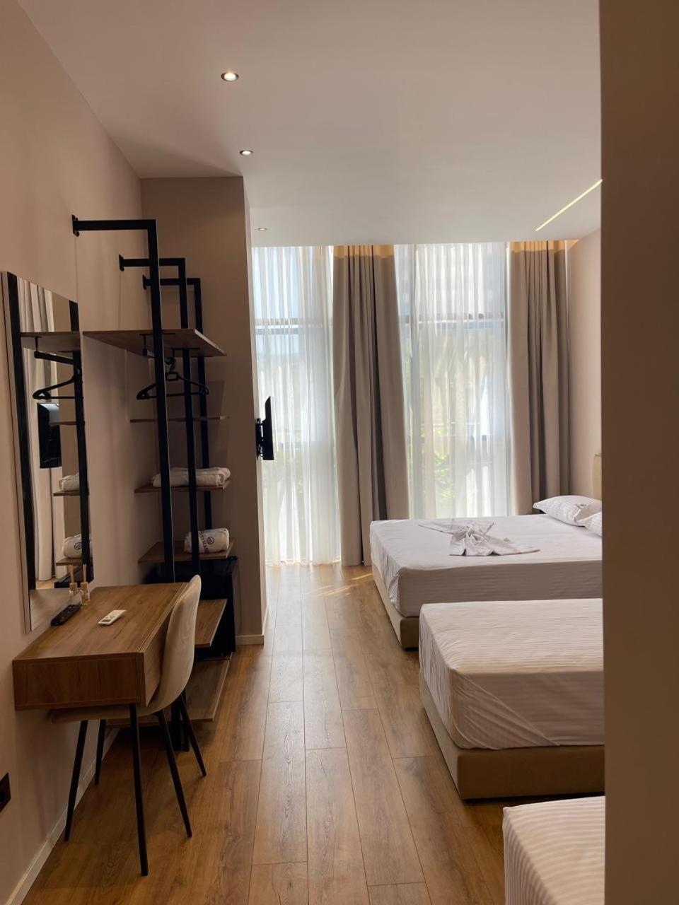 Aparthotel Dia Mare Deluxe à Vlorë Extérieur photo