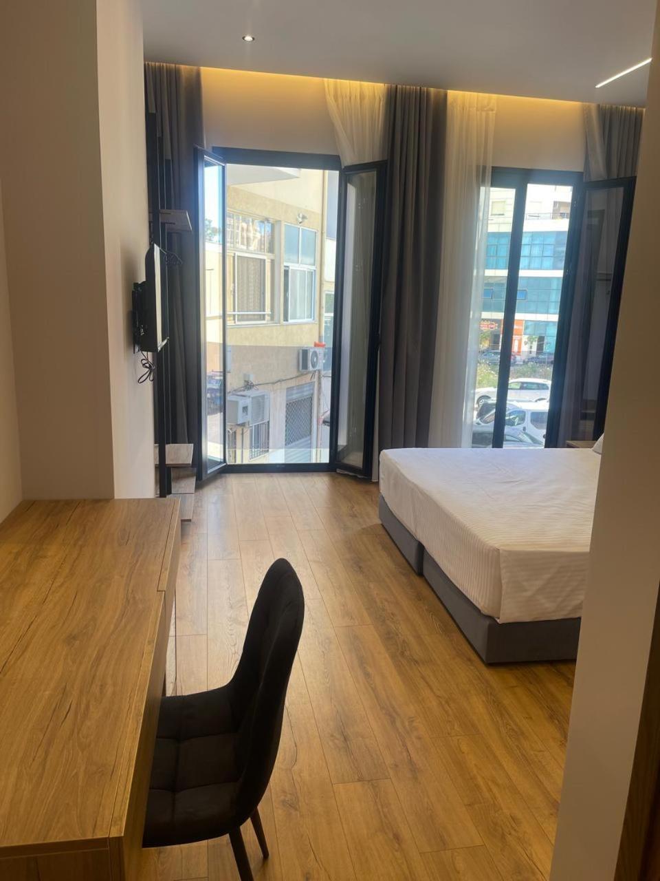 Aparthotel Dia Mare Deluxe à Vlorë Extérieur photo