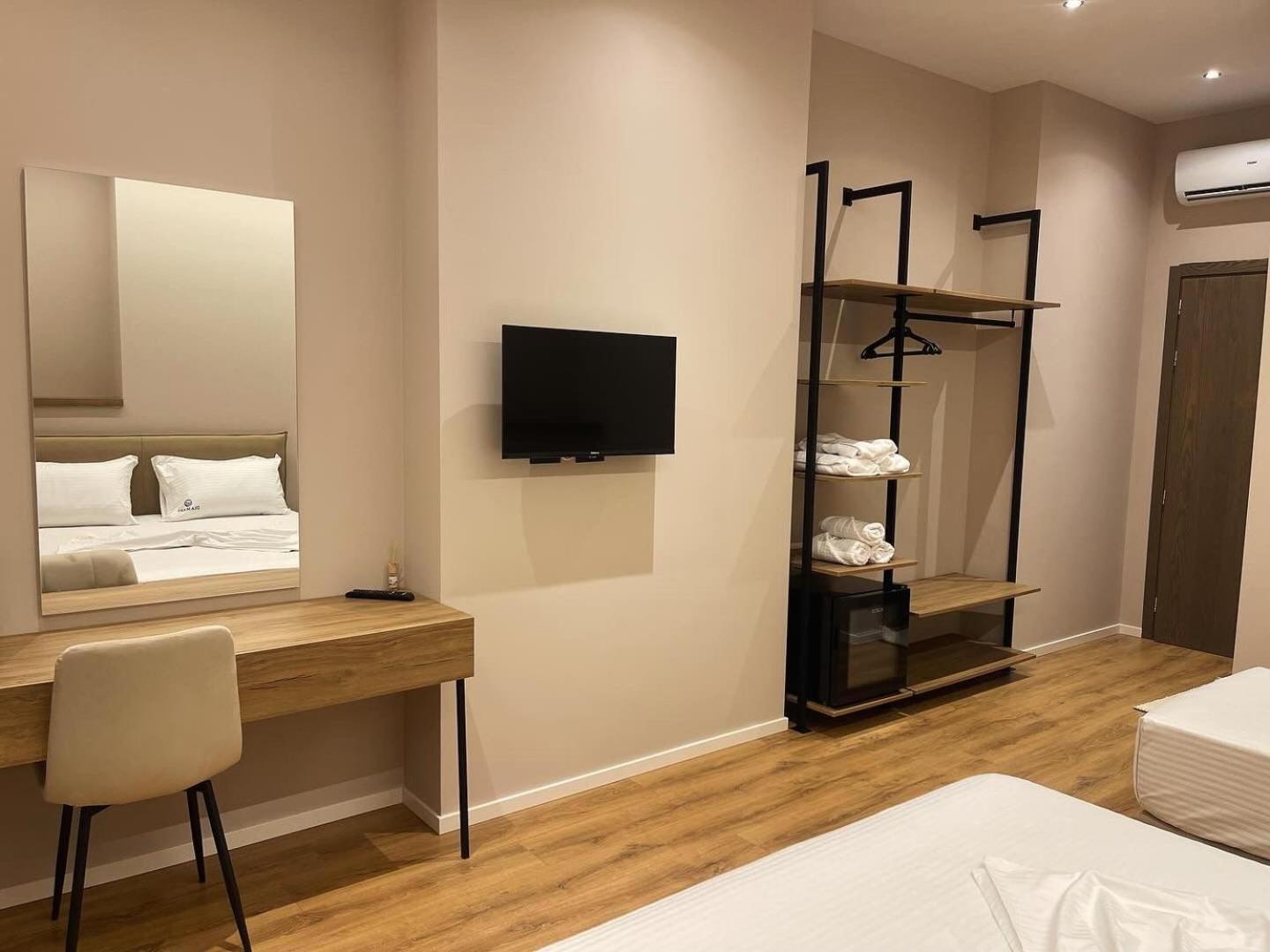 Aparthotel Dia Mare Deluxe à Vlorë Extérieur photo