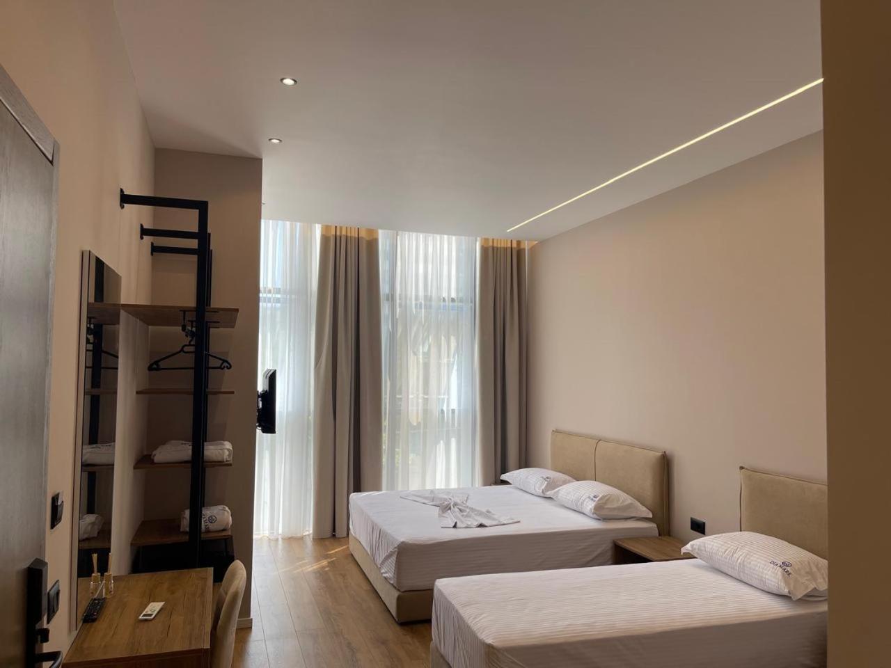 Aparthotel Dia Mare Deluxe à Vlorë Extérieur photo