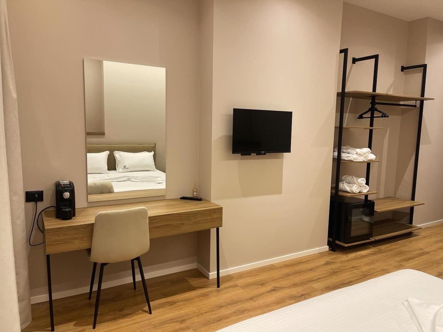 Aparthotel Dia Mare Deluxe à Vlorë Extérieur photo