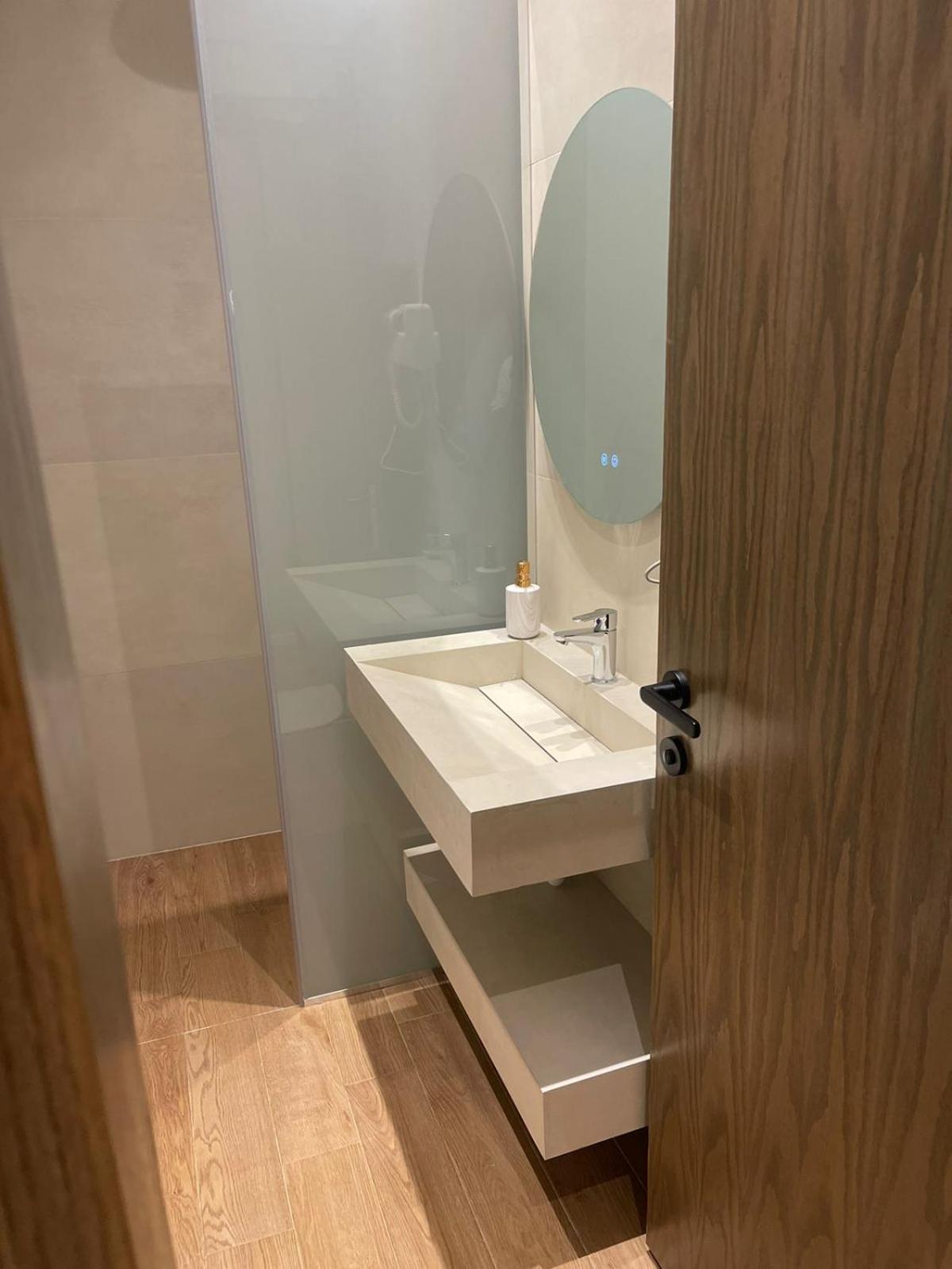 Aparthotel Dia Mare Deluxe à Vlorë Extérieur photo