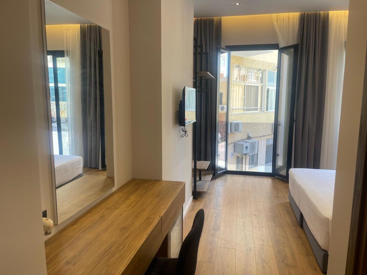 Aparthotel Dia Mare Deluxe à Vlorë Extérieur photo