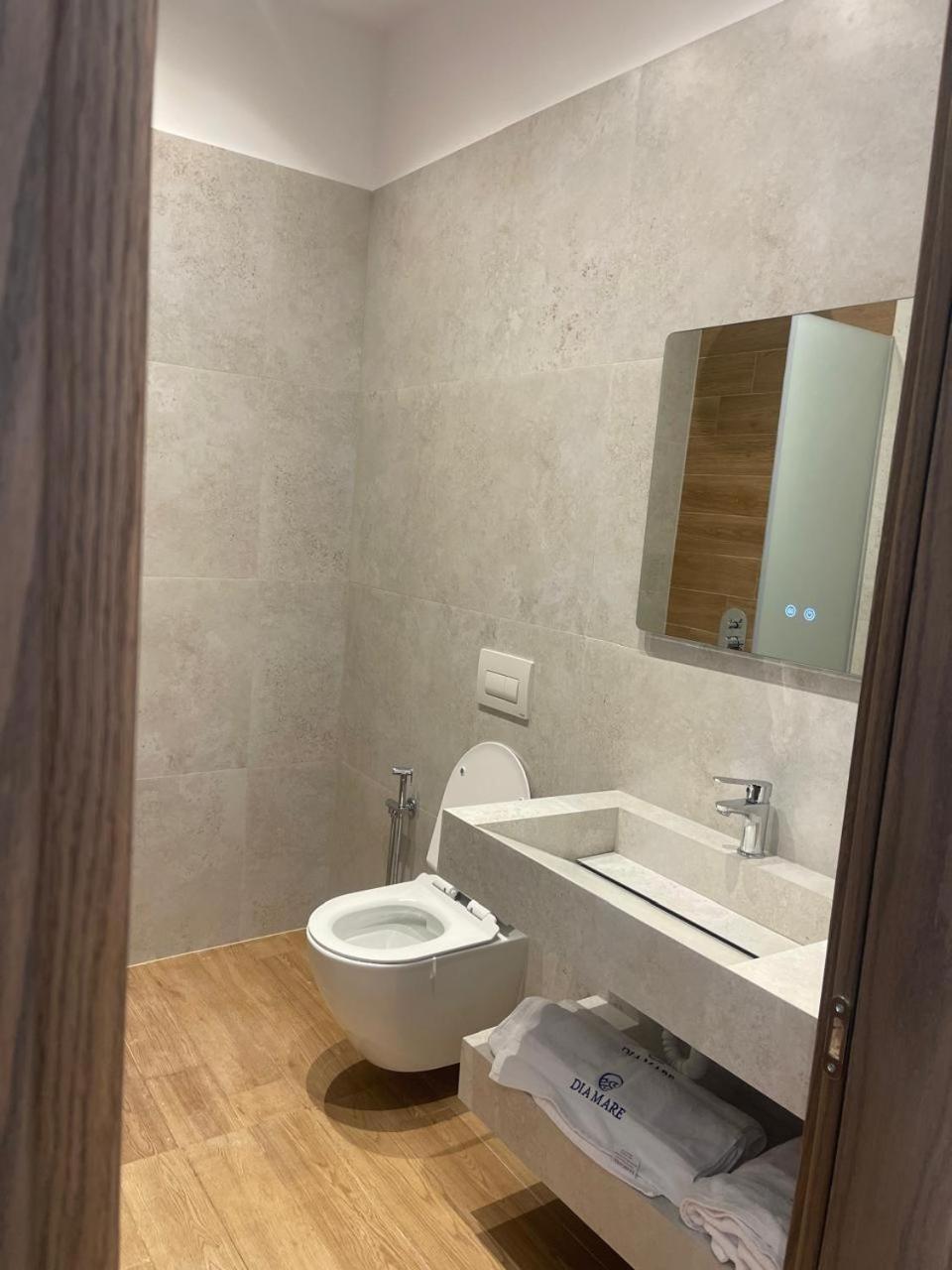 Aparthotel Dia Mare Deluxe à Vlorë Extérieur photo