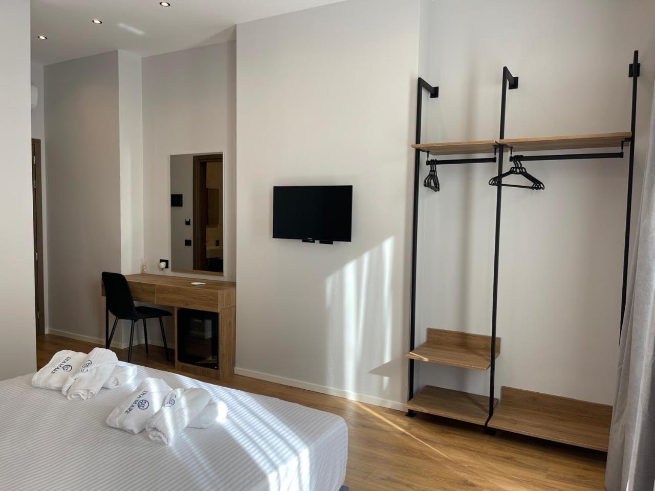 Aparthotel Dia Mare Deluxe à Vlorë Extérieur photo